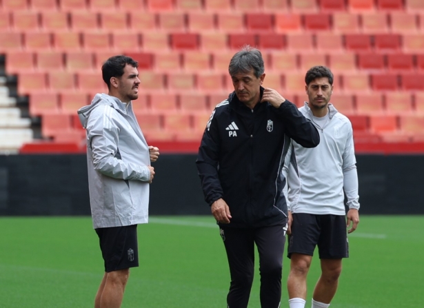 El equipo se ha entrenado en Los Cármenes (J. AZCOYTIA)