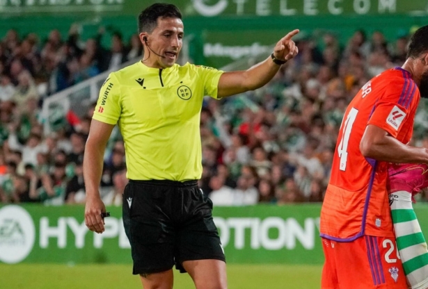 Saúl Ais dirigirá el encuentro en Los Cármenes 