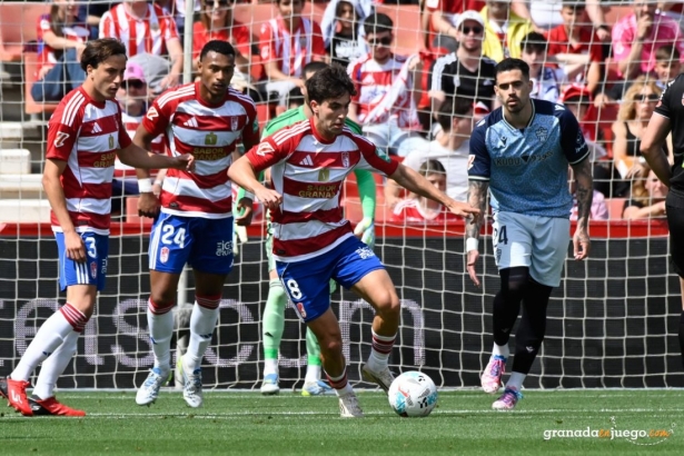 El Granada no pudo competir contra el Almería (J.M. BALDOMERO)