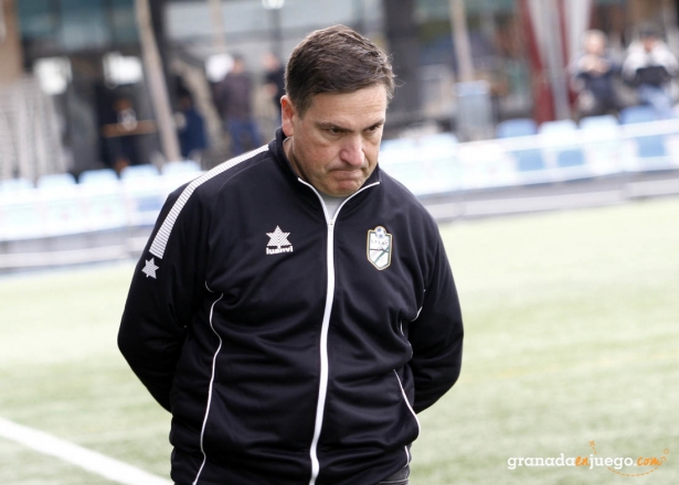 Miguel Ángel Crespo, entrenador del Cenes Crestanevada, durante un partido (J. PALMA)