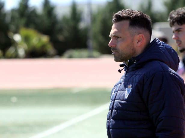 Javier Vilaseca, entrenador de la UD Maracena, durante un encuentro (J. PALMA)