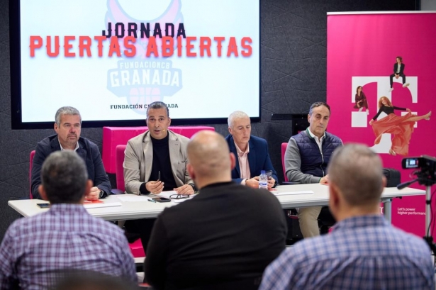 El Coviran Granada ha realizado una jornada de puertas abiertas (FERMÍN RODRÍGUEZ/ COVIRAN GRANADA)