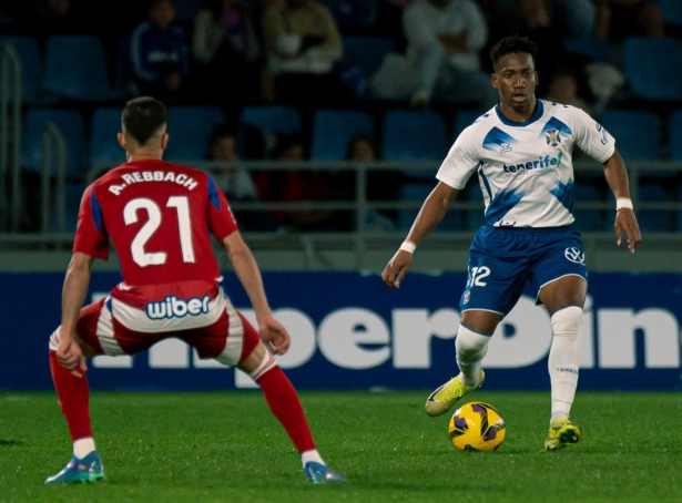 Landázuri en un partido del pasado curso ante el Granada (CD TENERIFE)