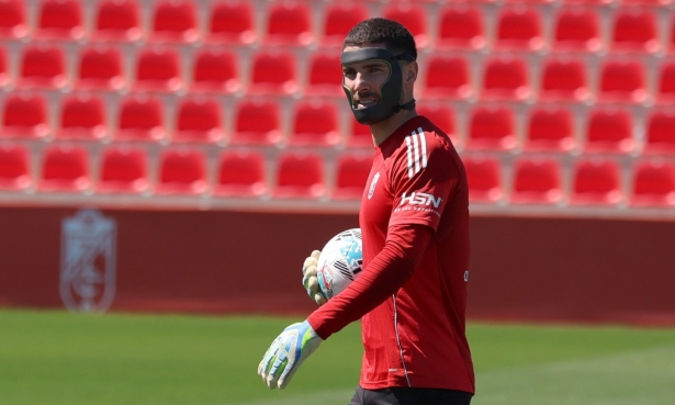 Luca ha vuelto a entrenar con una máscara (J. AZCOYTIA) Luca ha vuelto a entrenar con una máscara (J. AZCOYTIA)