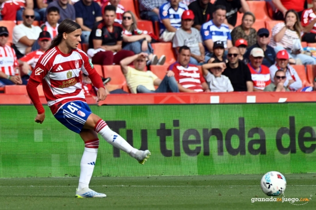 Izán González, con problemas físicos, es duda para el encuentro ante el CD Mirandés (JOSÉ M. BALDOMERO) Izán González, con problemas físicos, es duda para el encuentro ante el CD Mirandés (JOSÉ M. BALDOMERO)