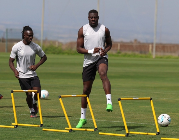 Diaby y Diocou se despiden del Granada (J. AZCOYTIA) Diaby y Diocou se despiden del Granada (J. AZCOYTIA)