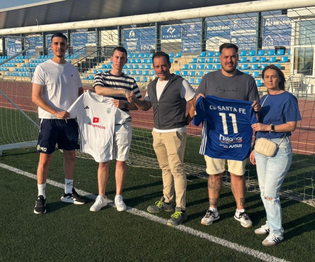 Isaac Chinchilla, en el centro de la imagen, en la presentación de Emilio García como entrenador del CD Santa Fe