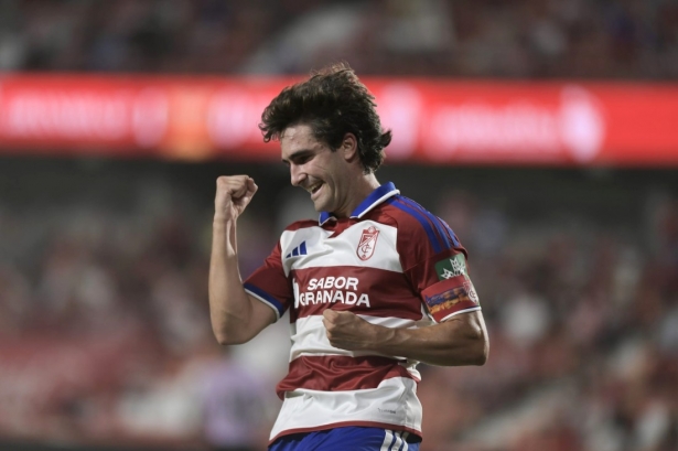 Pascual abrió el marcador ante la UD Almería (GRANADA CF) Pascual abrió el marcador ante la UD Almería (GRANADA CF)