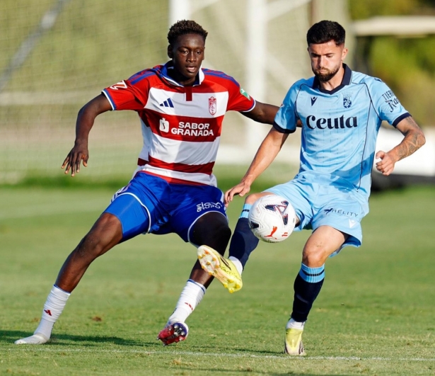 El Granada encaja la primera derrota de pretemporada (GRANADA CF) El Granada encaja la primera derrota de pretemporada (GRANADA CF)