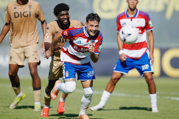 El Granada encaja la segunda derrota del verano (GRANADA CF) El Granada encaja la segunda derrota del verano (GRANADA CF)