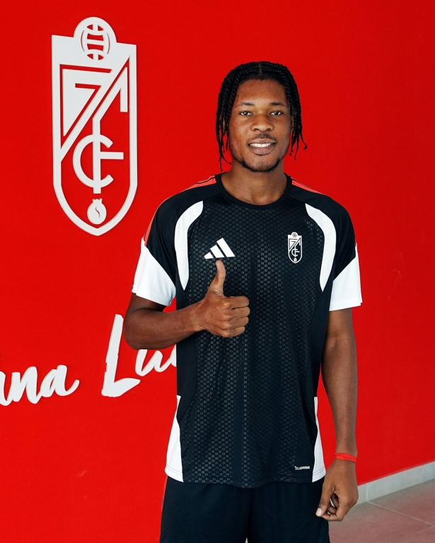 Derrick refuerza la defensa del Recreativo (CANTERA NAZARÍ)