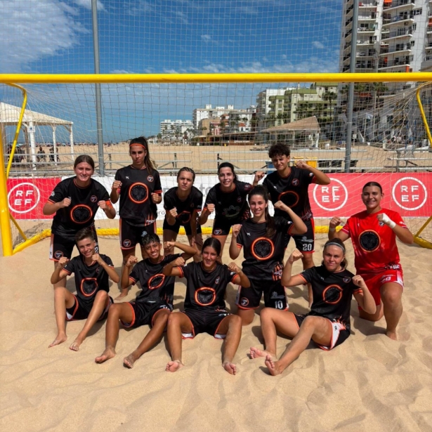 Las Juveniles del Cultural Asako se han proclamado campeonas de España de fútbol playa (CULTURAL ASAKO)