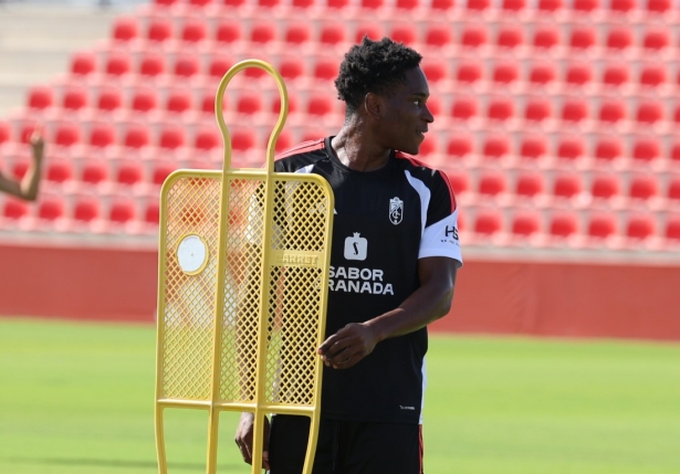 Chinaza pasa a formar parte del primer equipo (J. AZCOYTIA)