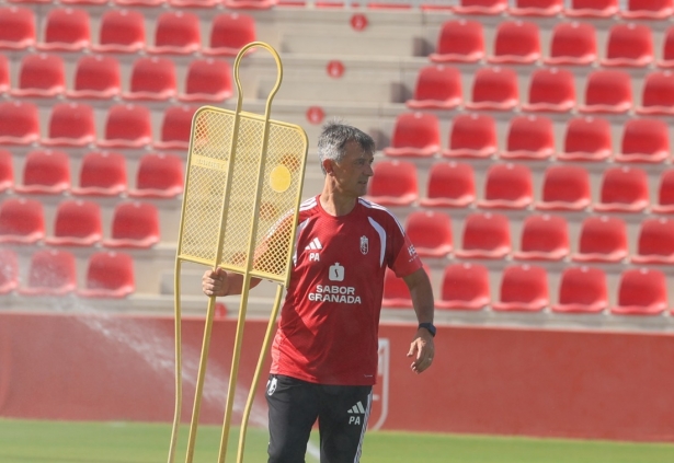 Pacheta, contento con la plantilla que tiene entre manos (J. AZCOYTIA)