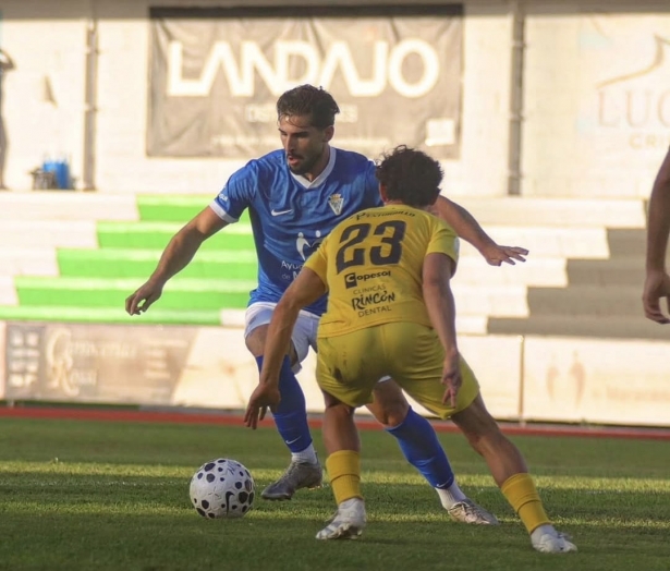 Javi Sánchez encara a Silva (IVÁN MÁRQUEZ)