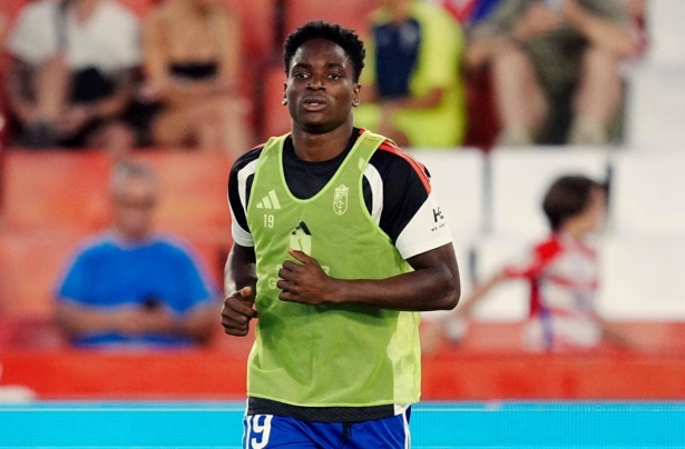 Chinaza vuelve a formar de inicio en el once rojiblanco (GRANADA CF) Chinaza vuelve a formar de inicio en el once rojiblanco (GRANADA CF)