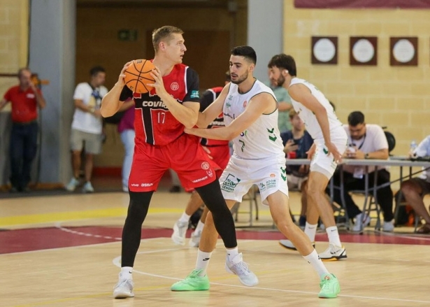 El Coviran se anota su primer triunfo de pretemporada (FRAN PÉREZ/CB CÓRDOBA) El Coviran se anota su primer triunfo de pretemporada (FRAN PÉREZ/CB CÓRDOBA)