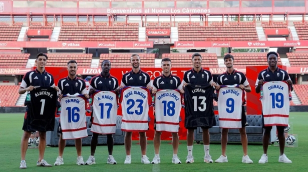 Los ocho fichajes del Granada se han presentado ante su afición (GRANADA CF)