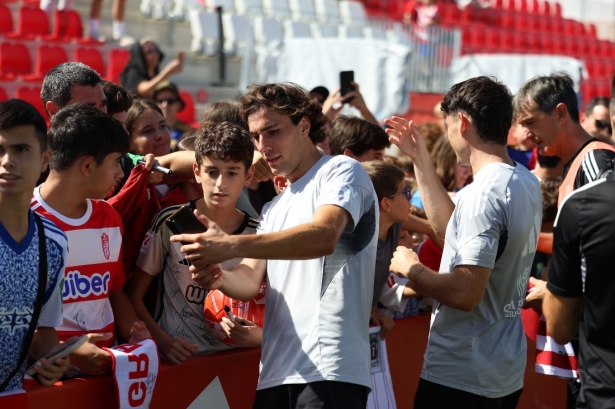 El Granada realiza un nuevo entrenamiento a puerta abierta (J. AZCOYTIA) El Granada realiza un nuevo entrenamiento a puerta abierta (J. AZCOYTIA)