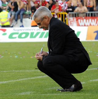 El técnico rojiblanco durante un partido en `Los Carmenes` (BALDO)
