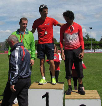 Paquillo Fernández el lo alto del cajón en Cork (GRJ)