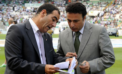 Rufete junto a Pina durante el encuentro que se jugó en Elche (BALDOMERO)