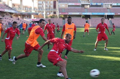 Los rojiblancos volvieron al trabajo en el estadio `Los Cármenes`.(GRANADACF)