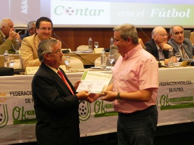 El presidente del Arenas recibe el premio al juego limpio