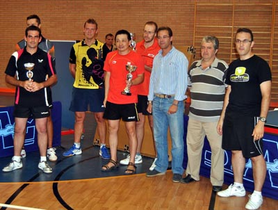 Antonio Granados, junto a los vencedores del Open VSport Ciudad de Granada.
