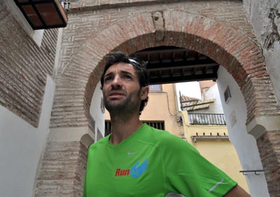 Paquillo Fernández en un paseo por las calles de la localidad accitana (UBRIC)