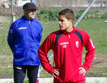 Álex Cruz, en un entrenamiento con el Granada CF (GRJ)