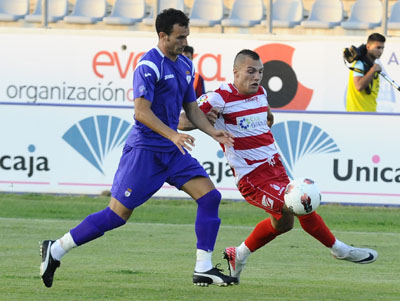 Yohan Mollo debutó con el Granada CF ante el Real Jaén (J. M. BALDOMERO)