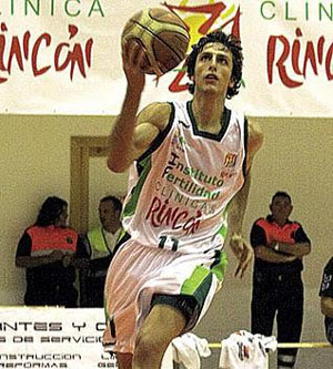 Carlos Cobos podría reforzar la dirección de equipo