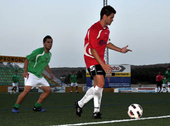 Adrián debutó con la camiseta del Guadix CF (UBRIC)