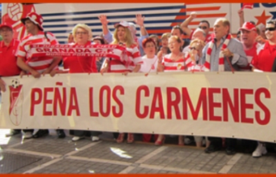 Los peña granadinista se reúne en la playa para ver el debut liguero
