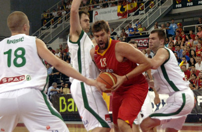 Marc Gasol en una acción del encuentro ante Eslovenia (PACO AYALA)