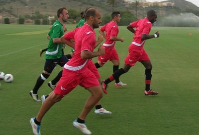 La plantilla volverá a entrenar mañana en el estadio `Los Cármenes`. (GRANADACF)