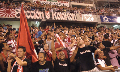 Los aficionados no llenaron Los Cármenes en el retorno a Primera División (AYALA)