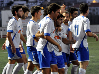 Los jugadores lojeños celebrando un tanto en el primer partido de temporada
