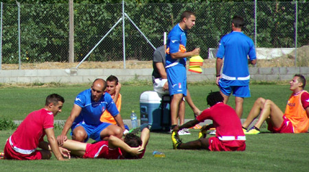 Los rojiblancos durante un entreno en los campos del ex directivo Antonio Sánchez