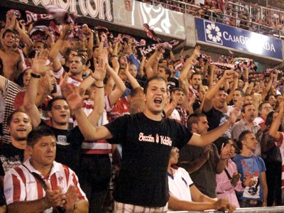 Los abonados rojiblancos disfrutarán de una oferta en La Roselada. (AYALA)