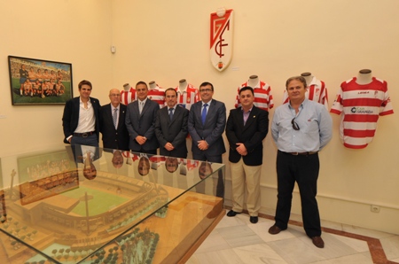 La exposición recoge los 80 años de vida del Granada con imágenes para el recuerdo 