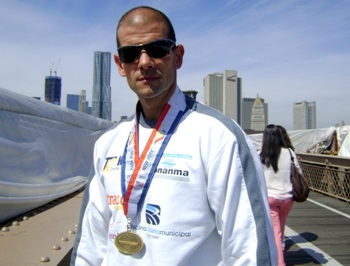 Francisco Javier, con la medalla obtenida