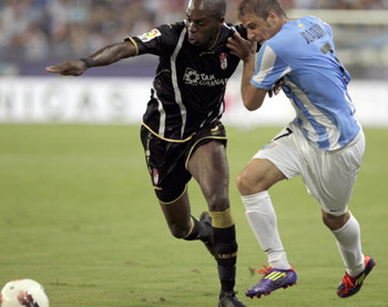 Nyom en una acción con Joaquín (LAOPINIONDEGRANADA.ES)