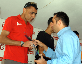 El diputado de Deportes durante la entrega de premios