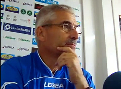 Fabri González, técnico del Granada, durante la rueda de prensa de esta mañana