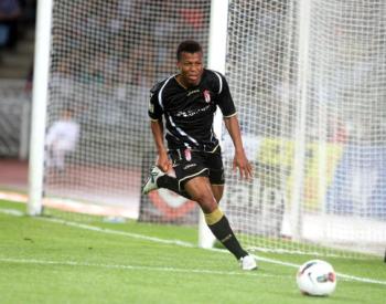 Uche dispuso de escasas ocasiones (LAOPINIONDEGRANADA.ES)