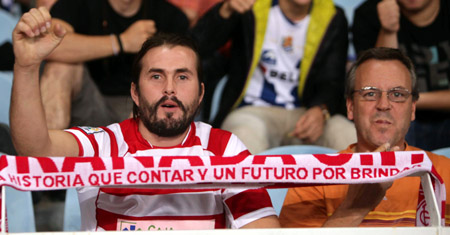 Aficionados rojiblancos en las gradas de Anoeta el pasado martes (LAOPINIONDEGRANADA.ES)