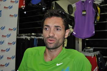 Paquillo Fernández, en su tienda Run 04