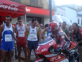 Sánchez junto a Paquillo en una carrera en Guadix